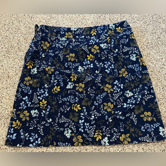 💛🌼 Talbots Women's Navy Blue Floral Print Corduroy A-Line Skirt - Size 14 💛🌼 - Picture 3 of 11